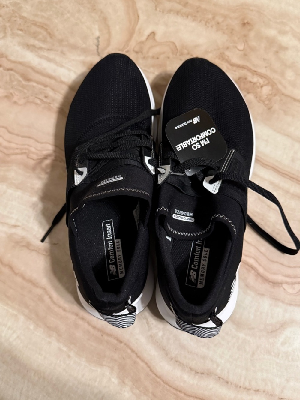 NWT NEW BALANCE WOMENS DYNASOFT NERGIZE SNEAKERS 🖤🤍
SZE 8
NO BOX